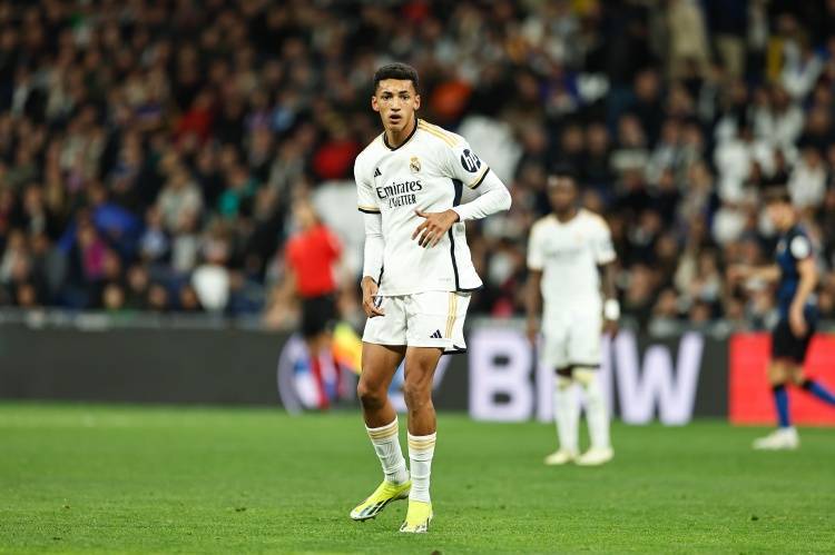 马卡报：西甲升班马埃尔切求租皇马前锋阿尔瓦罗，正在深入谈判