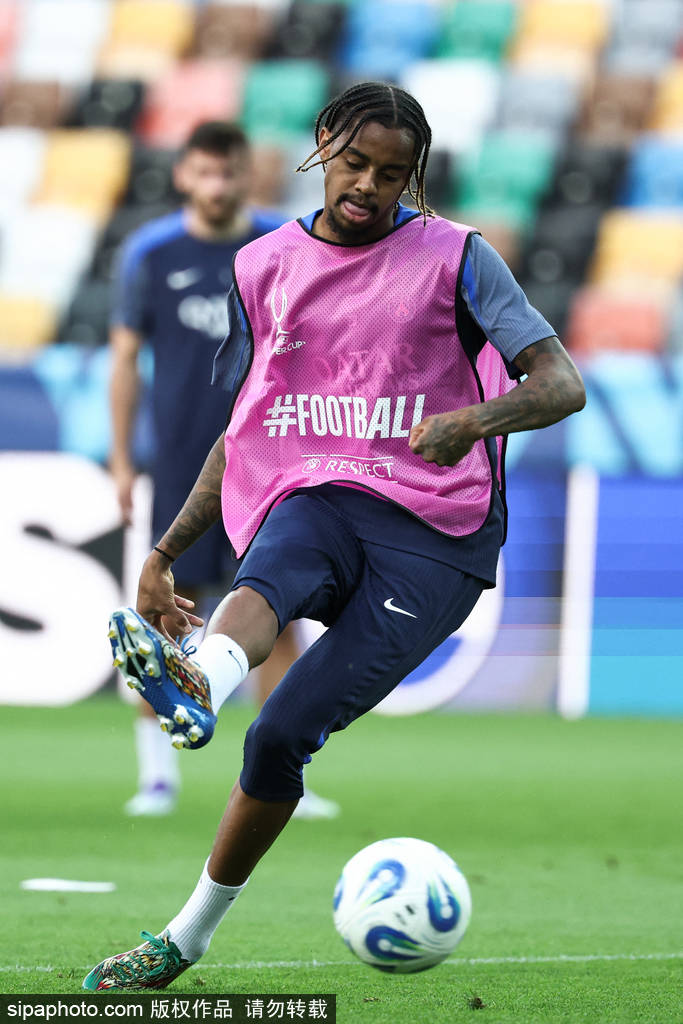 法甲揭幕战：巴黎圣日耳曼1-0艰难击败南特，新赛季开局平淡