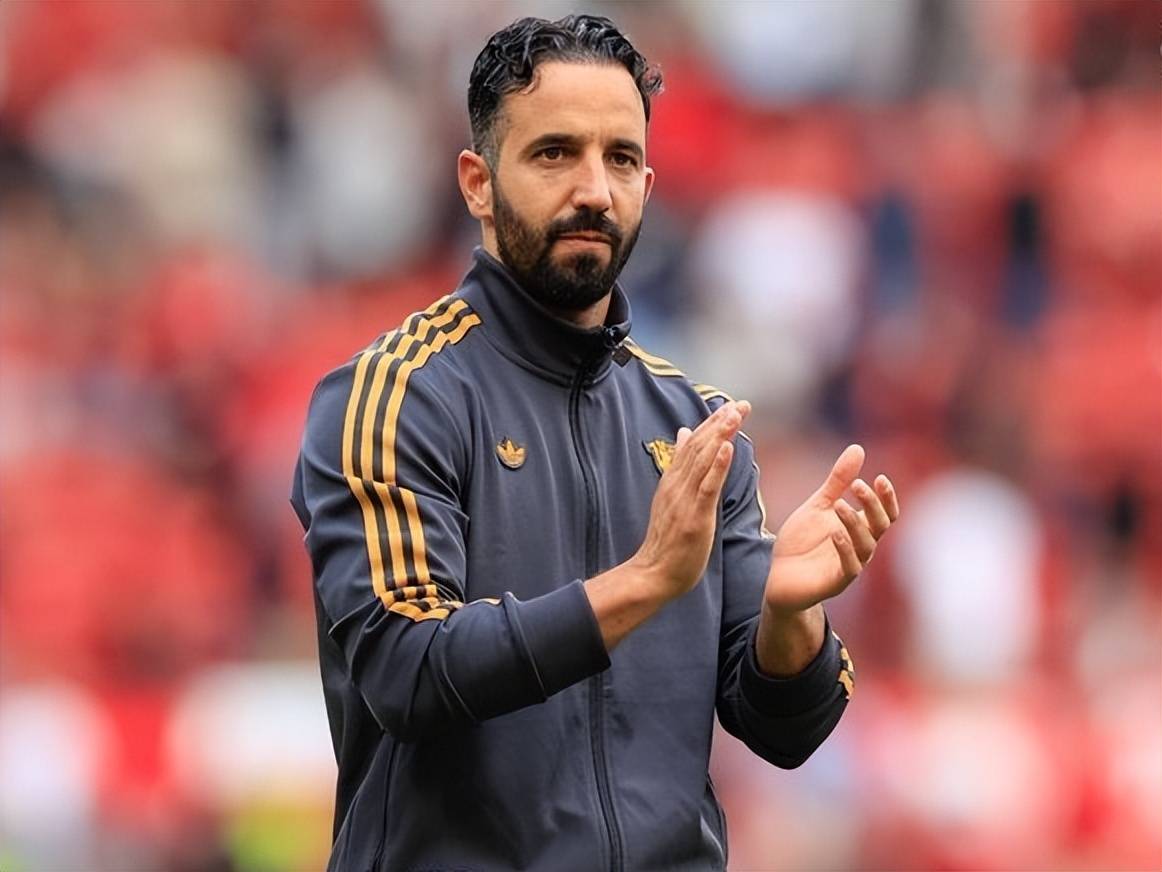 曼联开列2026年冬窗引援名单,至少拿下一名中场球员